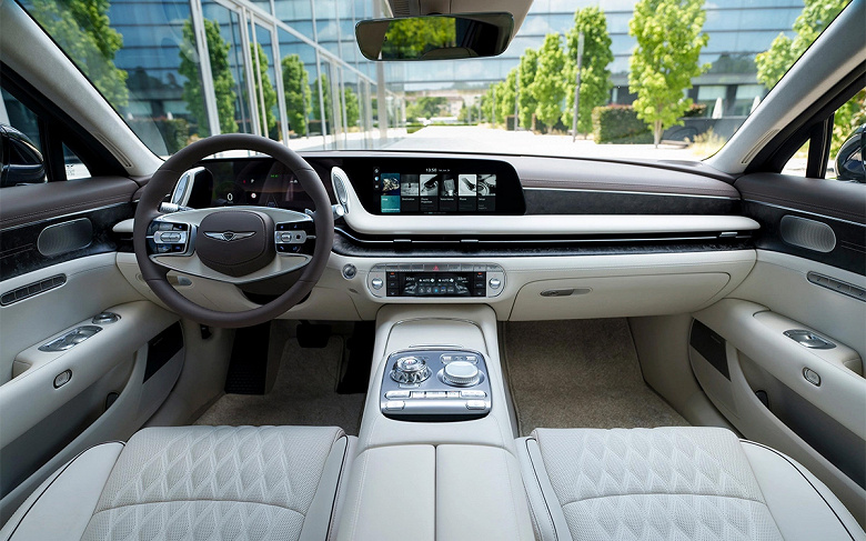 Премиум-Hyundai, способный заменить лимузины Mercedes-Benz S-класса и BMW 7 серии. Дилер привез в Россию Genesis G90 Limousine с полным приводом